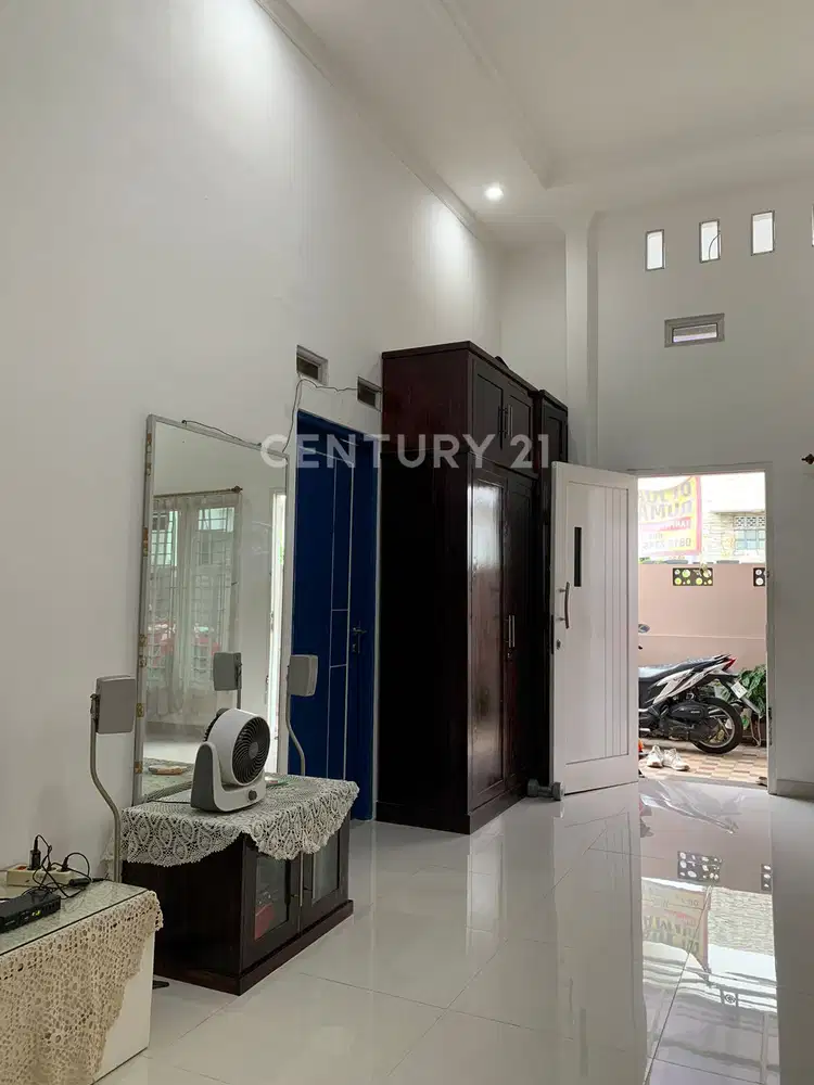 Rumah Posisi Hoek 2 Lantai Bagus Di Taman Narogong Indah S8811