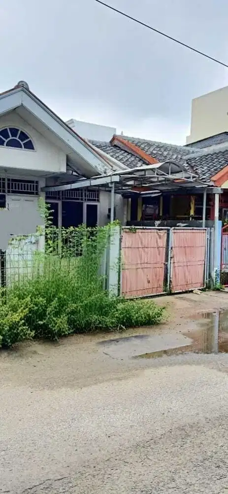 Lokasi Strategis Dijual Rumah Bahan di Taman Modern Cakung  Jakarta Timur