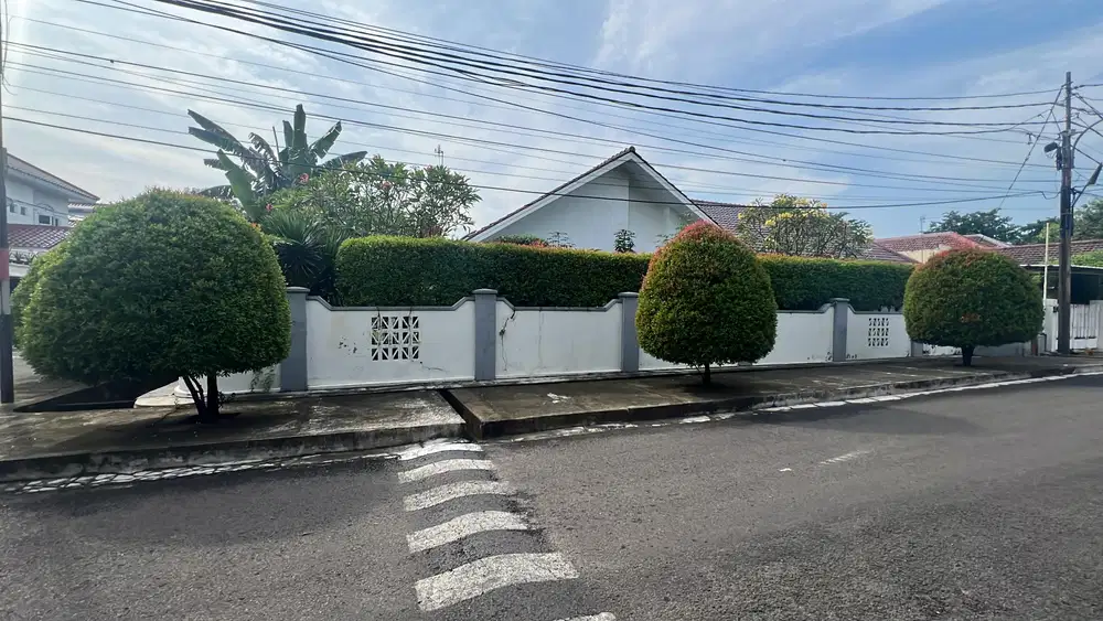 Rumah Hoek Lebar 18 Hadap Utara Dalam Komplek Di Kayu Putih S8774