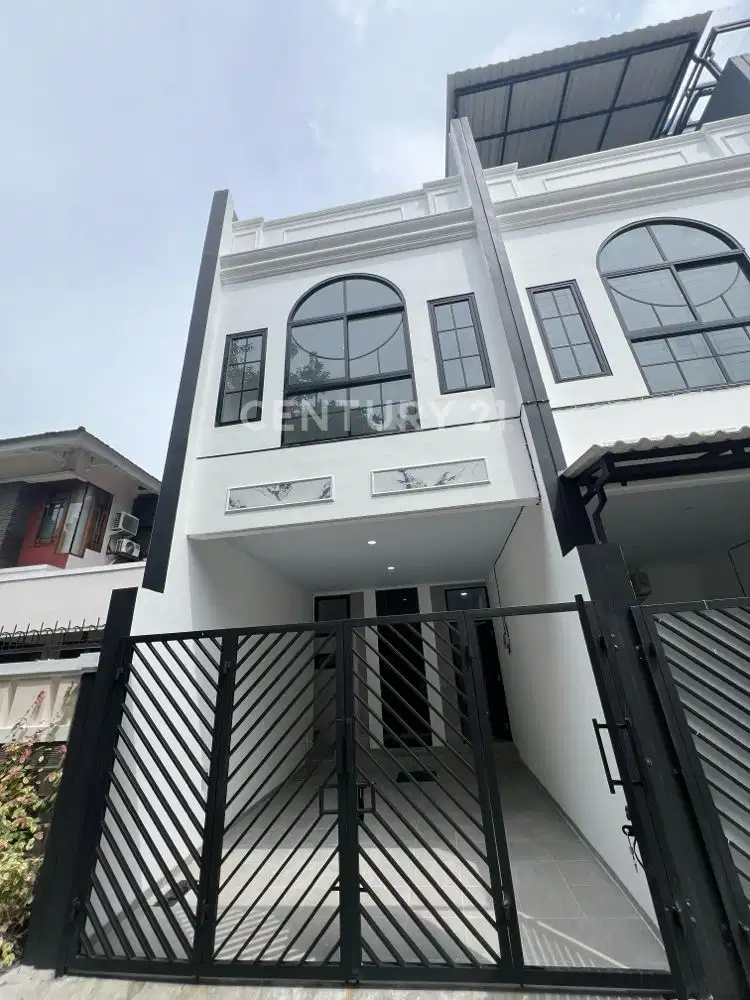 Rumah 3 Lantai Di Tanjung Duren Depan Taman, Dekat Kampus S8646