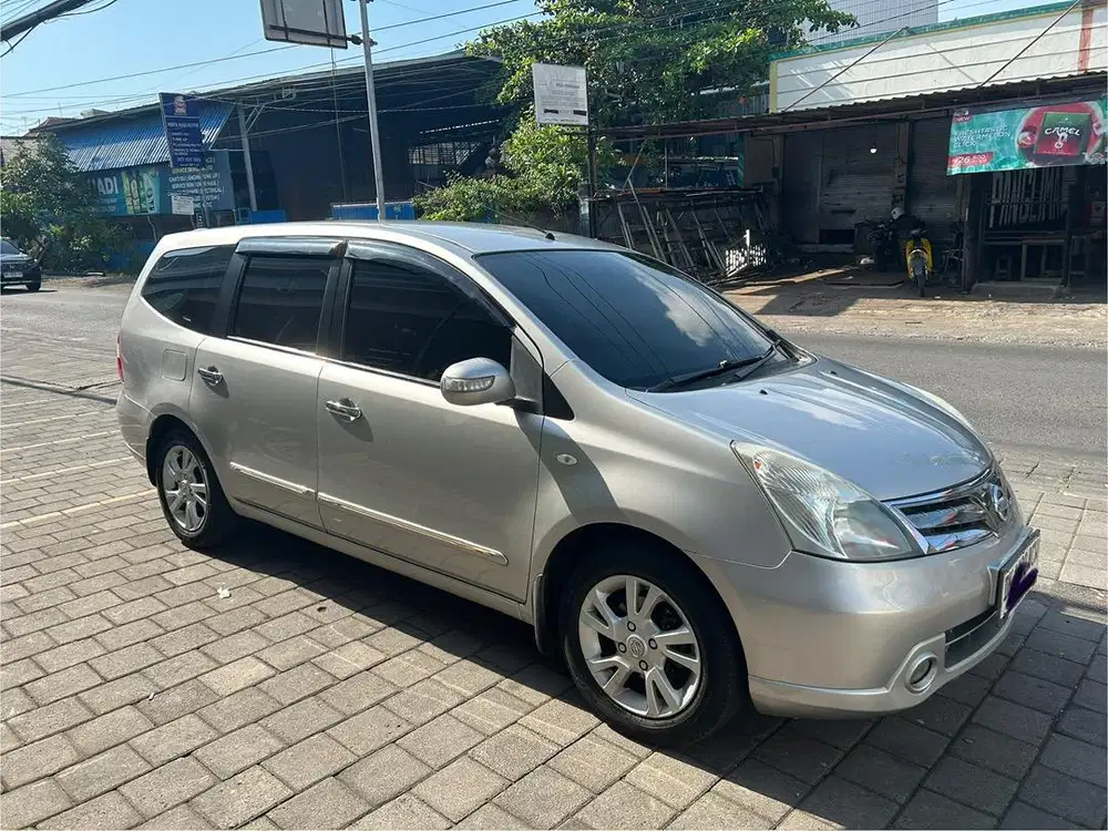 DIJUAL NISSAN GRAND LIVINA 1.5  AT ULTIMATE 2011