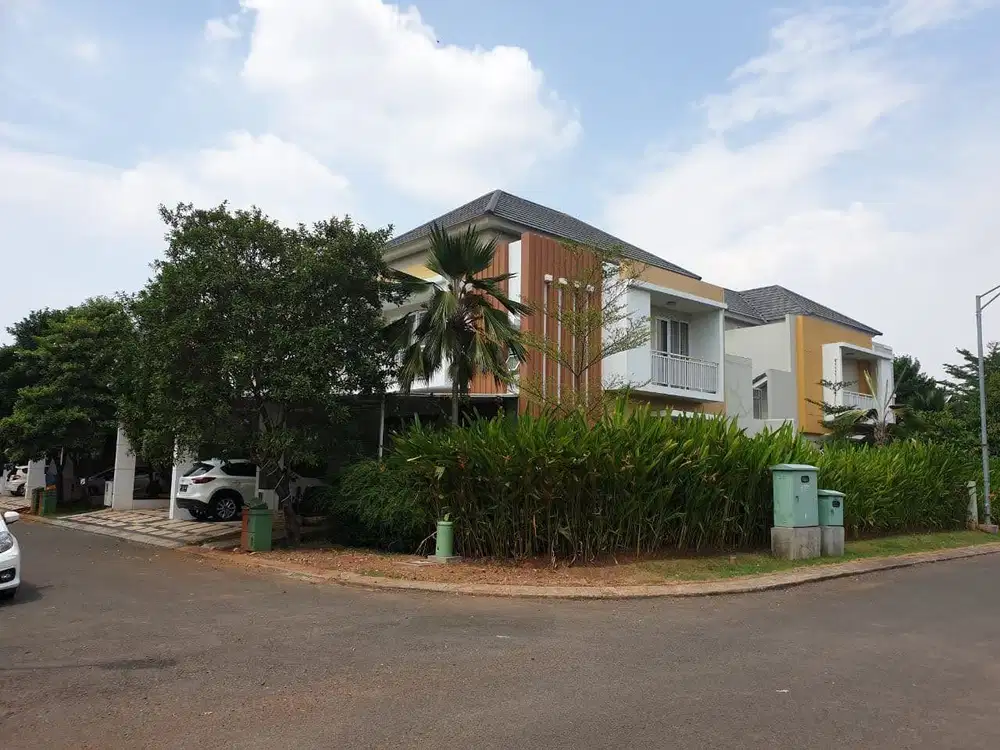 Rumah Hook Summarecon Bekasi Depan Taman