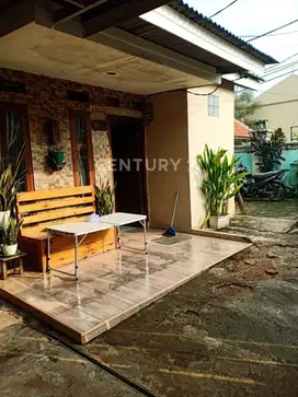 Rumah Hook Di Jalan Utama Villa Dago Pamulang