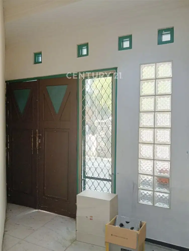 Rumah Hoek Depan Taman Hadap Selatan Barat 2 Lantai