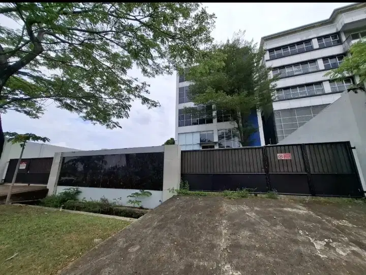 Disewakan Gedung di Jalan Boulevard Utama Harapan Indah Bekasi