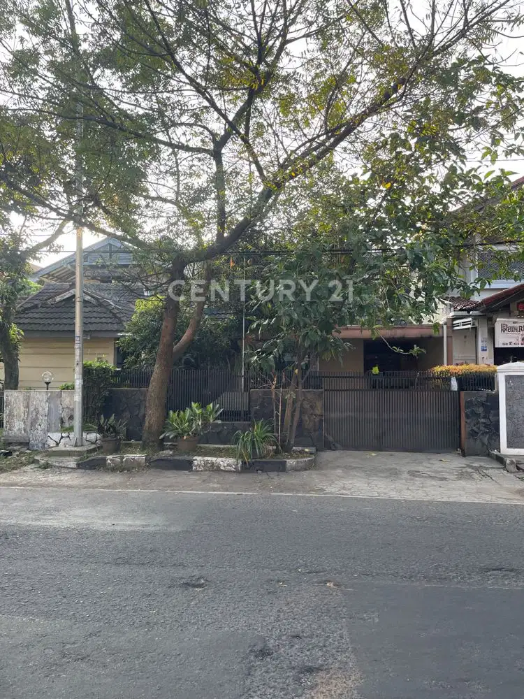 Rumah Mainroad Antapani Untuk Usaha, Kantor Notaris Area Komersil