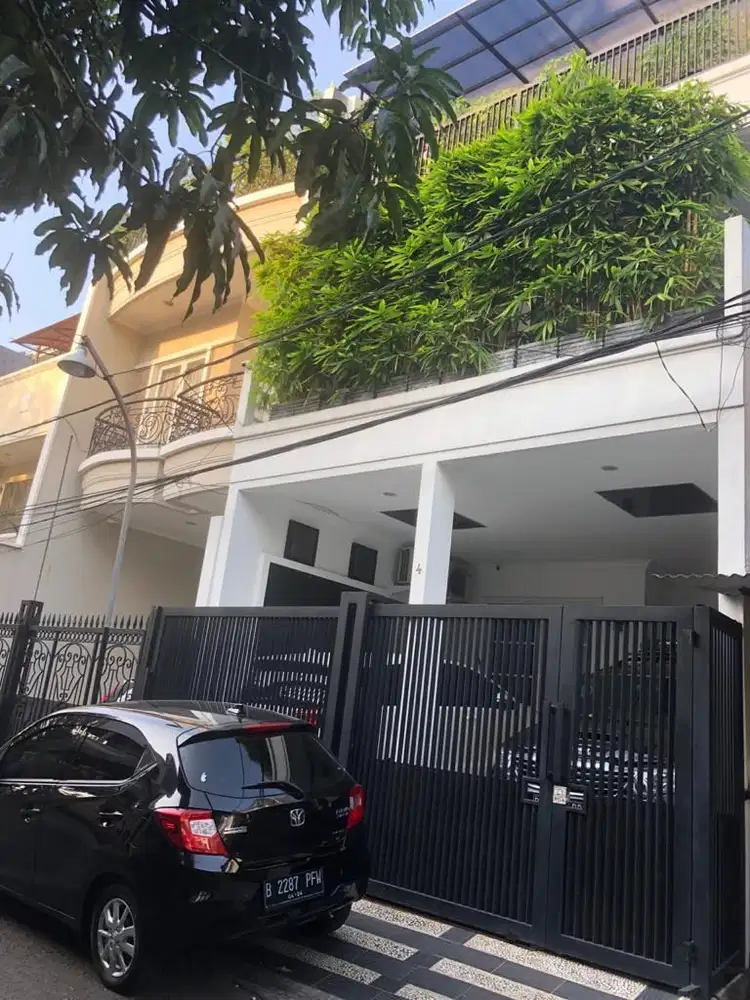 DIJUAL CEPAT RUMAH SEMI FURNISHED GADING INDAH UTARA SIAP HUNI