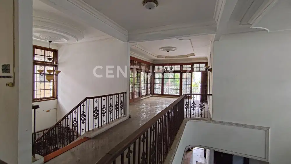Rumah Besar 2 Lantai Dan Luas,Pinggir Jalan Di Rawamangun S8062