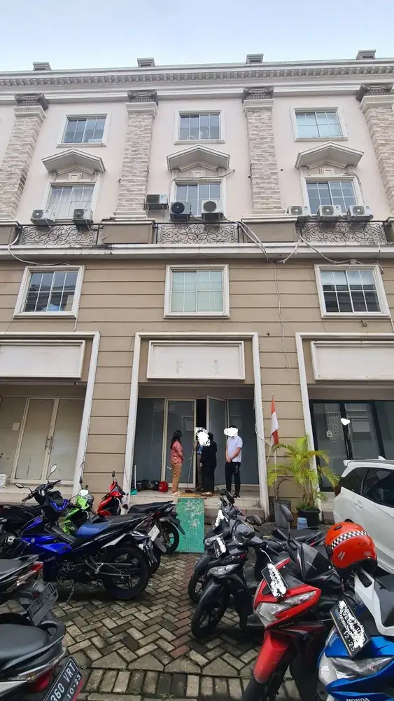 Dijual / Disewa Ruko 4 Lantai Strategis CBD Green Lake City Cipondoh