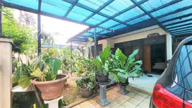 Rumah Bangunan Lama Lokasi Nyaman Pesanggrahan  3257