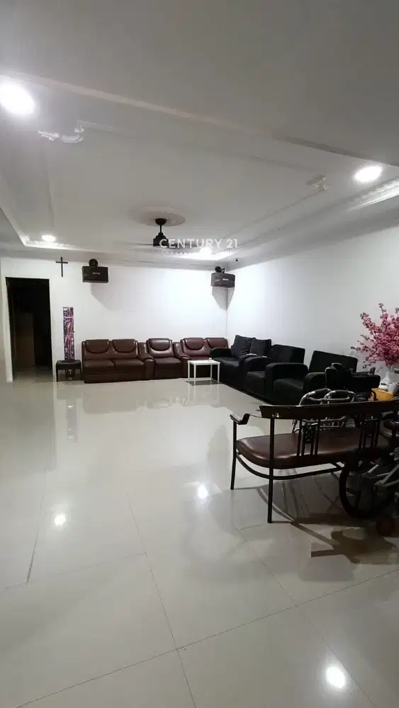 Rumah Semi Industrial Lingkungan Sangat Nyaman Di Jakarta Timur