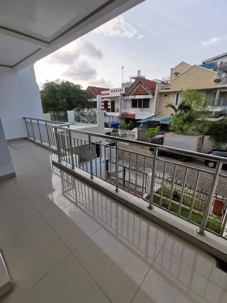 Dijual Rumah  2 1/4 lantai dlm Cluster CAMAR PIK1 Jakarta Utara