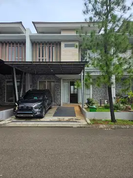 Rumah 2Lt Semi furnished Cluster South Mississippi JGC, Jakarta Timur
