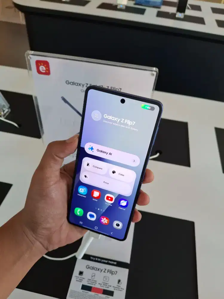 SAMSUNG Z FLIP7 5G BONUS BUDS FE + ZPREMIERE 2 TAHUN DAN GOOGLE Ai PRO