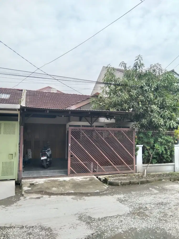 Dijual Cepat Rumah Nyaman di Taman Holis Indah