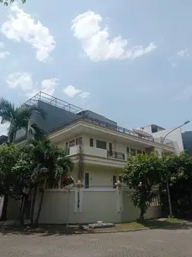 Disewakan Rumah Posisi Hoek Cluster Camar PIK Jakarta Utara