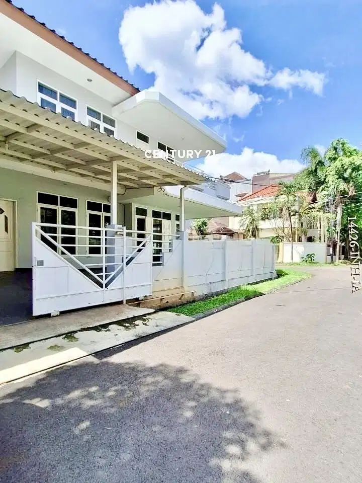Hot Sale Dijual rumah hook semi furnished Pondok Indah 227