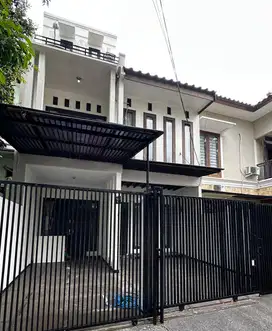 Dijual rumah semi furnished di Pondok Kelapa, Kav Marinir, Jaktim