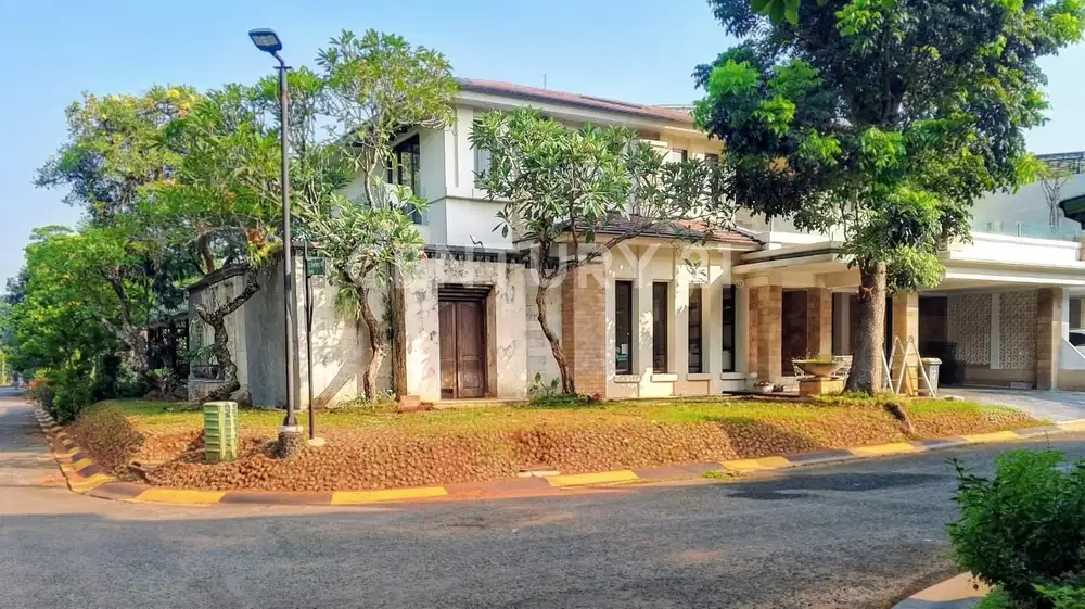 Rumah Mewah Posisi Hook Dg Swimming Pool Dalam Cluster Menteng