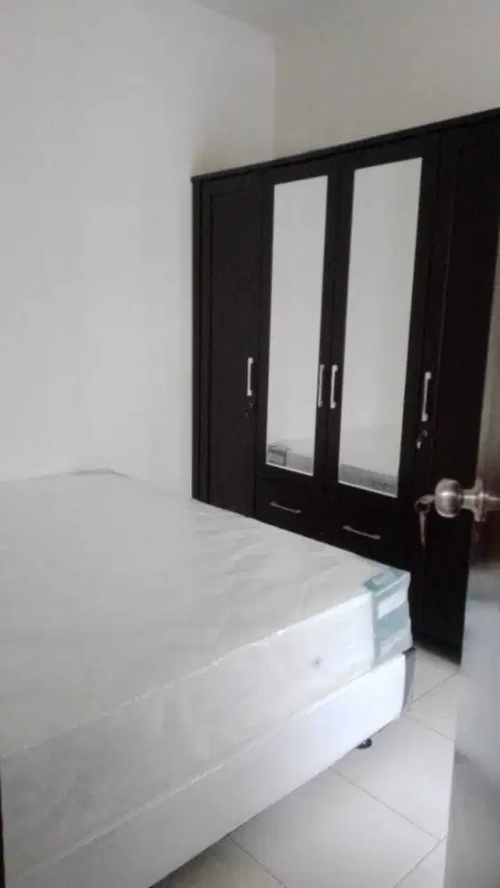 Disewakan Apartemen Mediterania Garden 2 Lantai Sedang Full Furnished