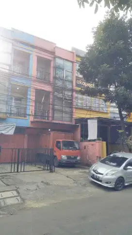 Ruko 3 lantai lokasi tengah kota mainroad ibrahim adji