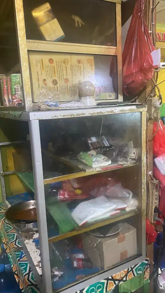 Etalase bekas pakai