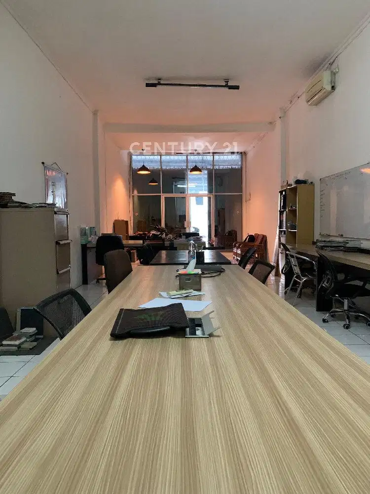 Ruko 3 Lantai Lokasi Pinggir Jalan Raya Di Jakarta Timur S9054