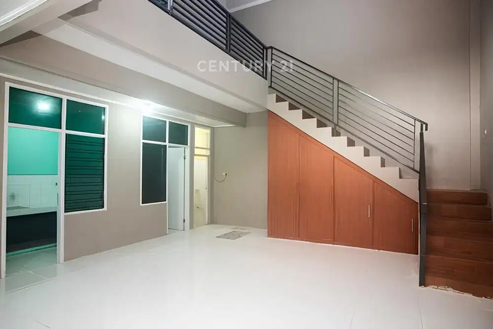 Rumah 2 Lantai Dalam Komplek Perum Pulogebang Kirana O2808