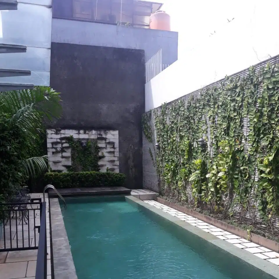 DIJUAL Rumah Luas di Bintaro sektor7 SHM KOLAM RENANG