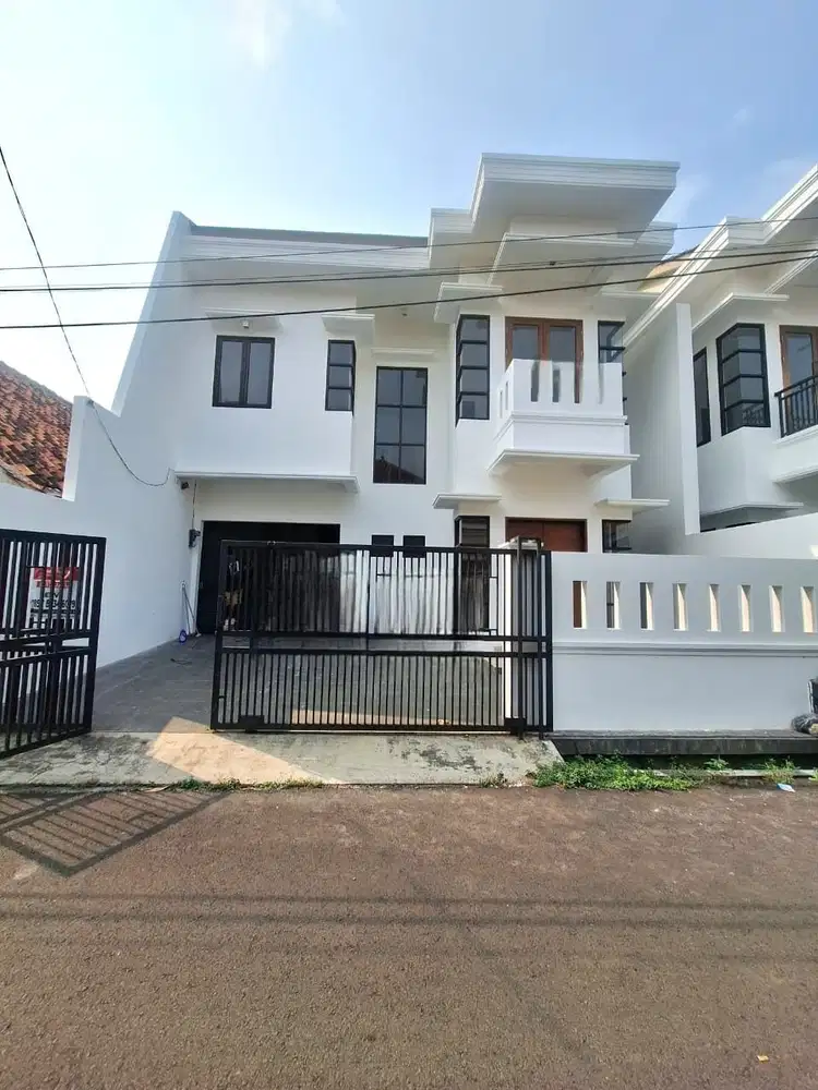Rumah baru akses jalan lebar di komplek Rawamangun Jakarta Timur