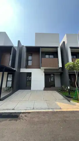 Rumah Hadap Selatan di Cluster Regia, Summarecon Crown Gading, Bekasi