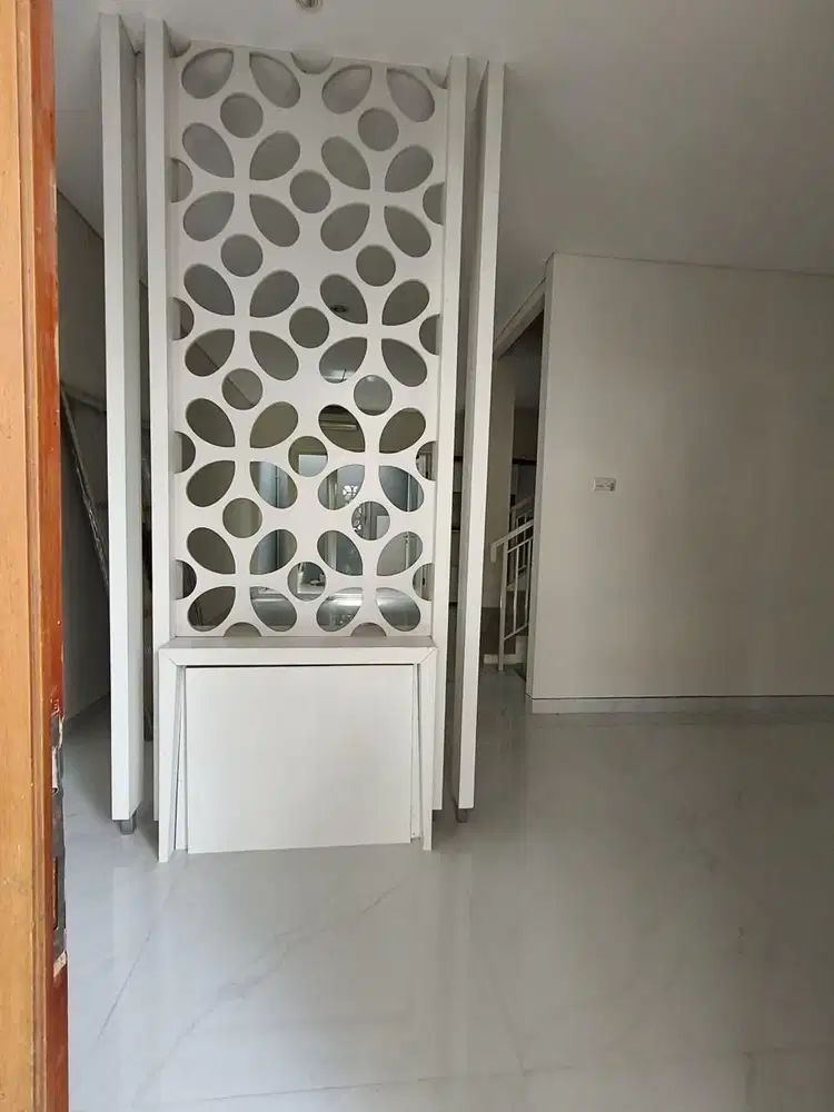 Dijual Rumah Citraland Taman Gapura Semi Furnish Strategis Siap Huni