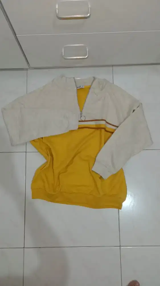 Atasan kuning Nevada