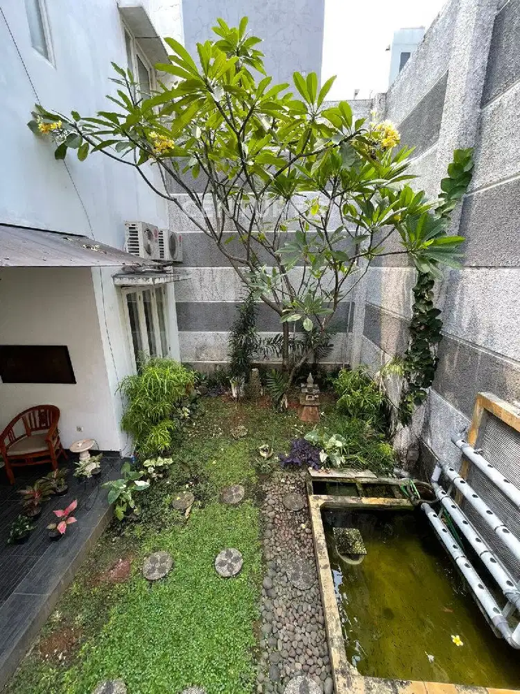 CEMPAKA PUTIH - RUMAH SEMI FURNISHED LOKASI STRATEGIS