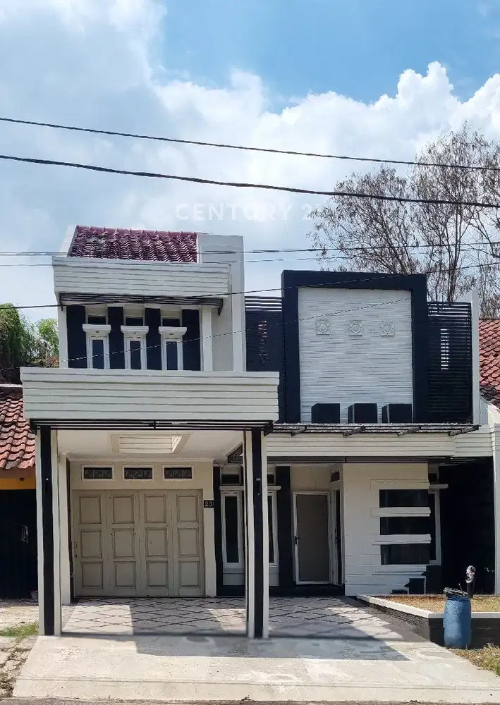 Taman Beverly Lippo Cikarang . 216 M2 . Kt 5 Km 3 . 1.5 Lnt