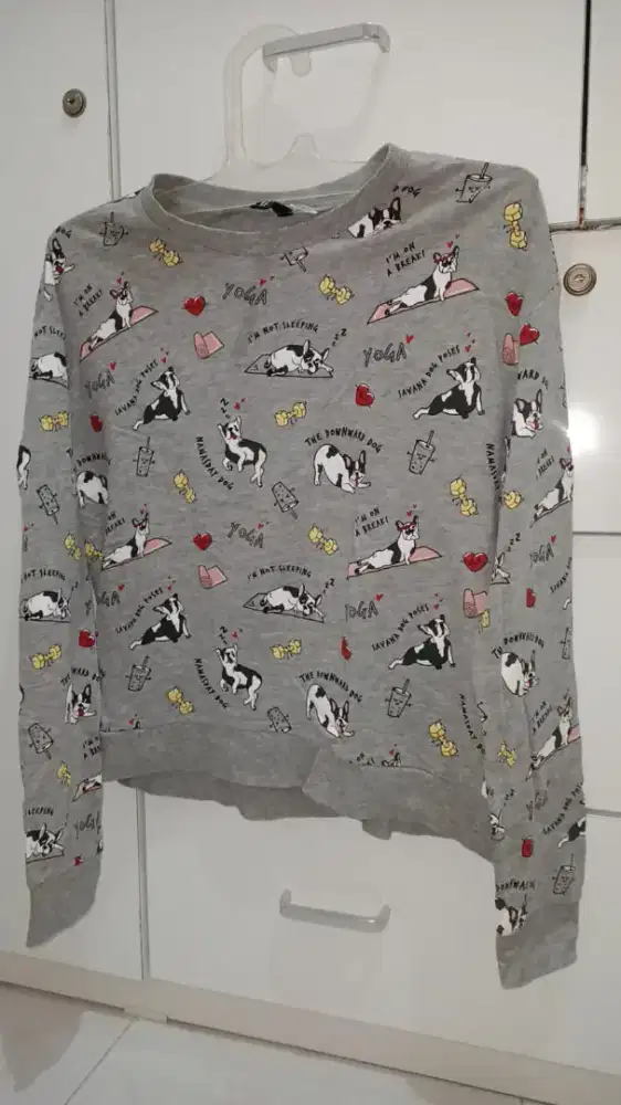 Sweater gambar kartun