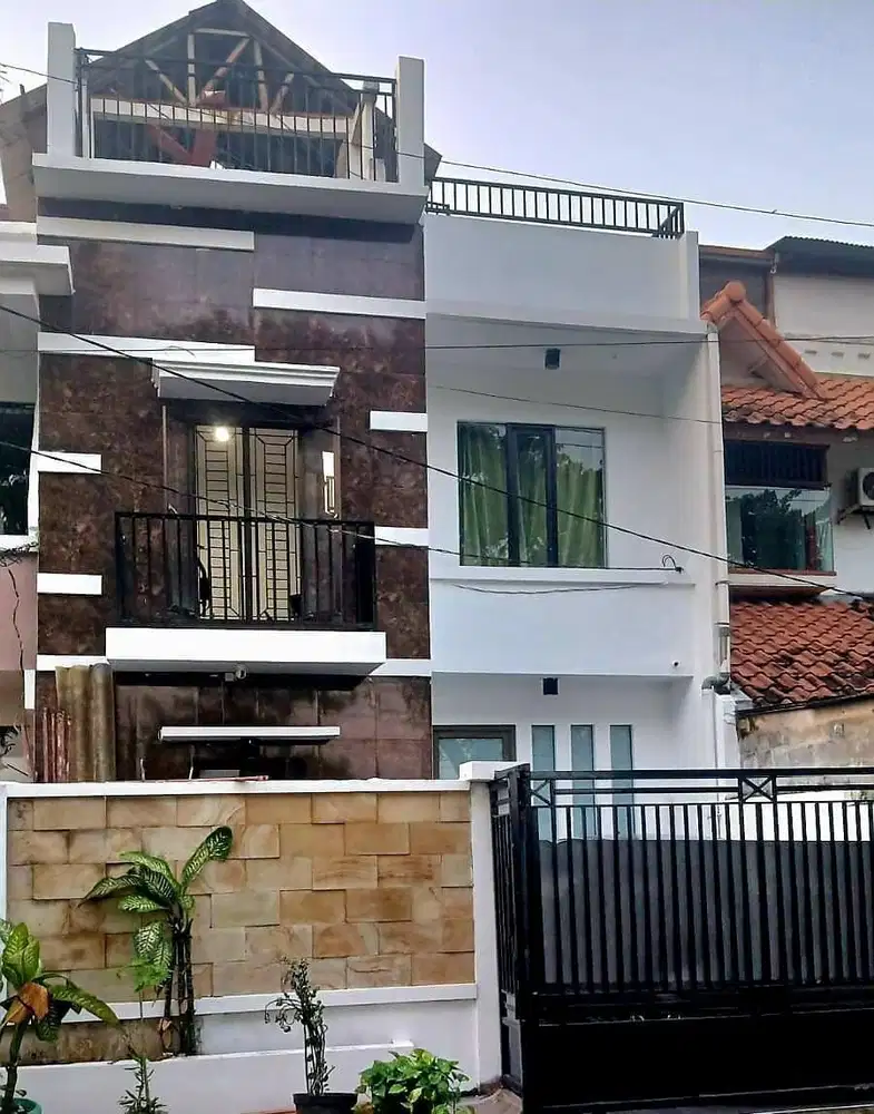 Dijual Rumah Babatan Pratama Full Furnish Strategis Siap Huni