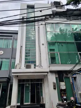 Dijual Ruko 4,5 Lantai Rapih di Enggano