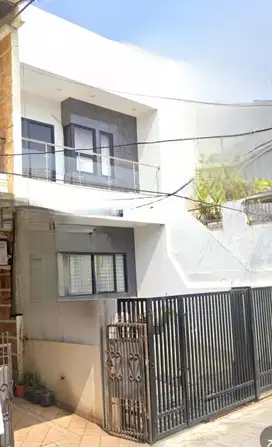 Rumah Gading Indah Utara, Kelapa Gading. Bangunan baru. Modern minimalis. Rapih bersih siap huni.