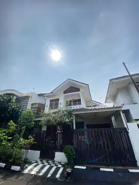 Hunian 2 Lantai, Lokasi Strategis di Komplek dekat ke MRT Lebak Bulus