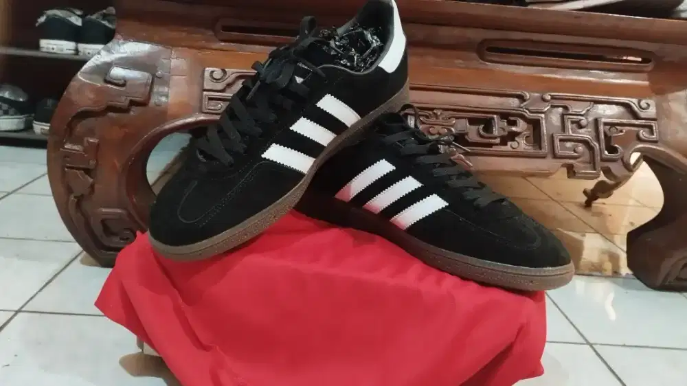 adidas Spezial size 43