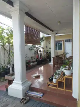 Di Jual Cepat rumah tua siap huni 1 lantai Di cirendeu