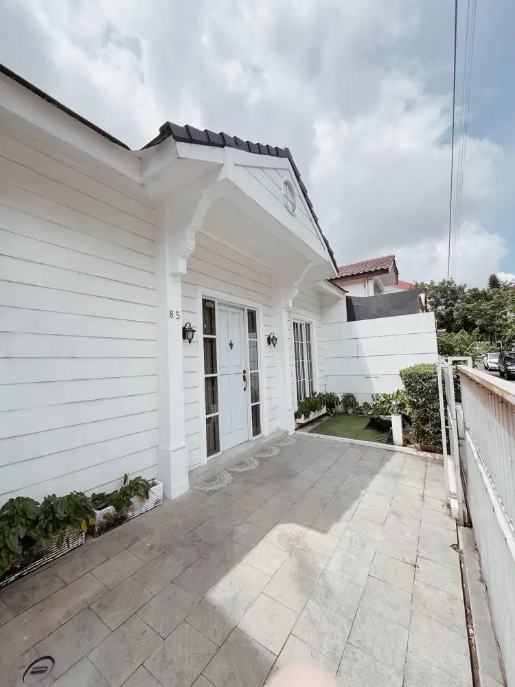 Dijual rumah cantik American Style di cinere