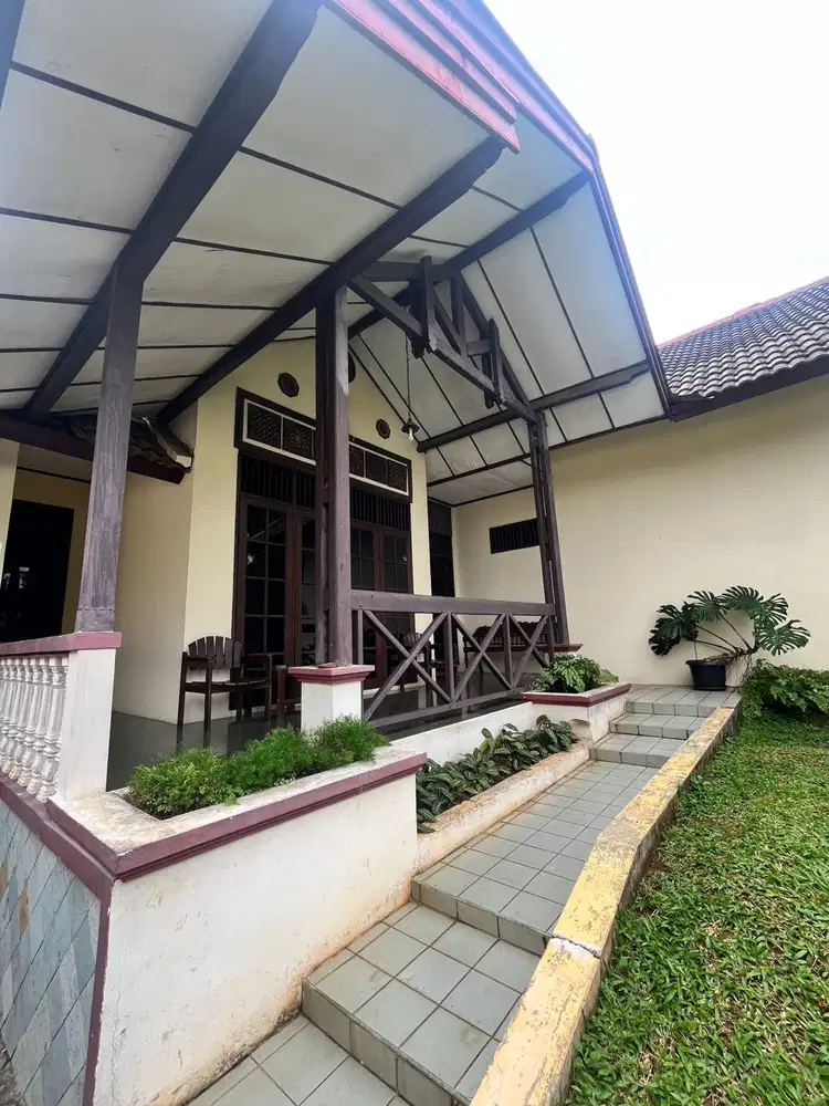 Dijual rumah yang asri dengan halaman yang luas