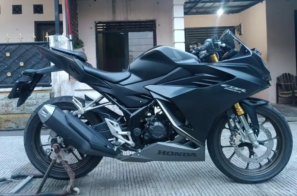 Honda CBR 150R Black Matte