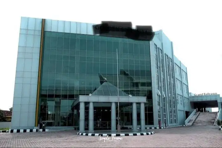 Gedung Office 4 Lantai Strategis Di Bukit Kecil Kota Palembang
