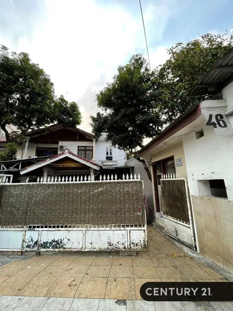 Rumah Mewah 3 Lantai Unfurnished Di Jln Media Massa