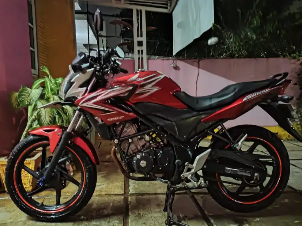 Dijual motor Honda CB150R tahun unit 2013