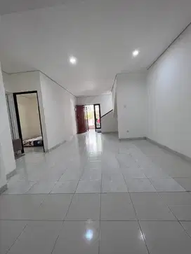 Rumah denga lokasi strategis di emerald bintaro