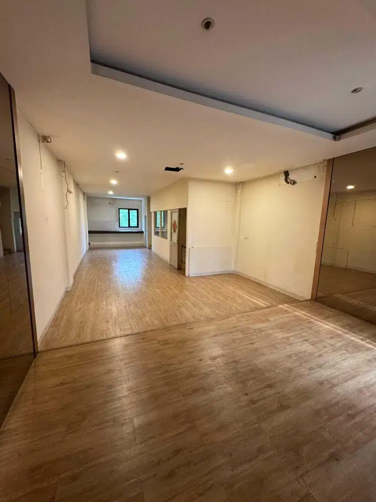 Disewakan Ruko Boulevard JGC Lokasi strategis